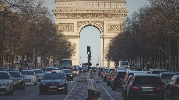 Dichter Verkehr in Paris